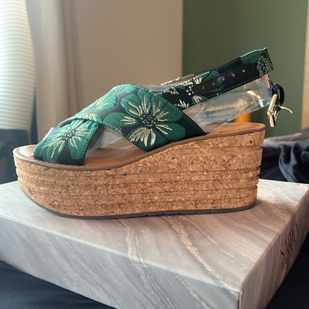 Platform Franco Sarto Women’s Size 8 Sandals